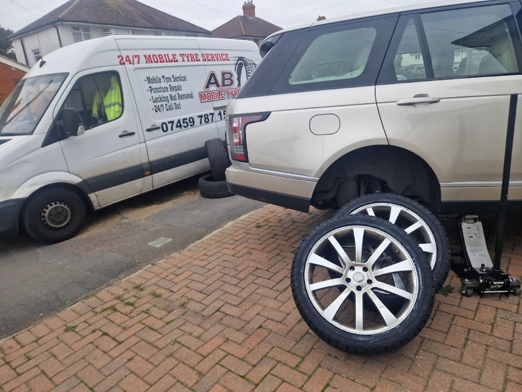 Range Rover tyre fitting